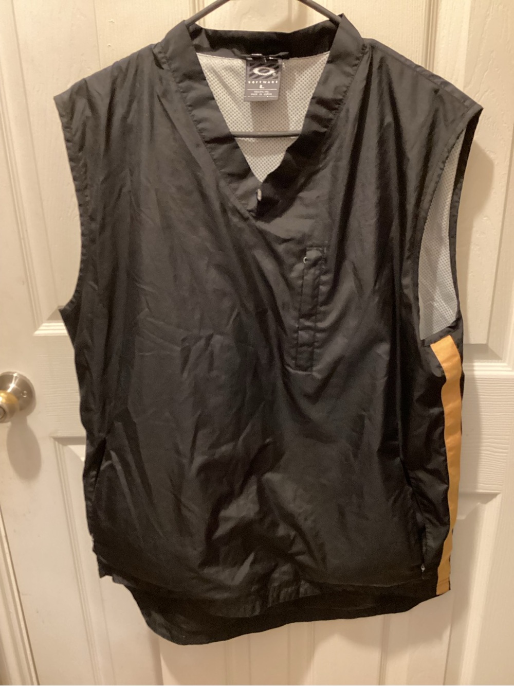 Oakley Black and Gray Sleeveless Mesh-Lined Pullover